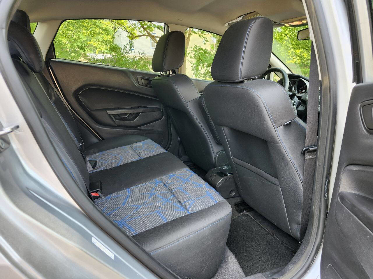 Used 2012 Ford Fiesta SE FWD image 7