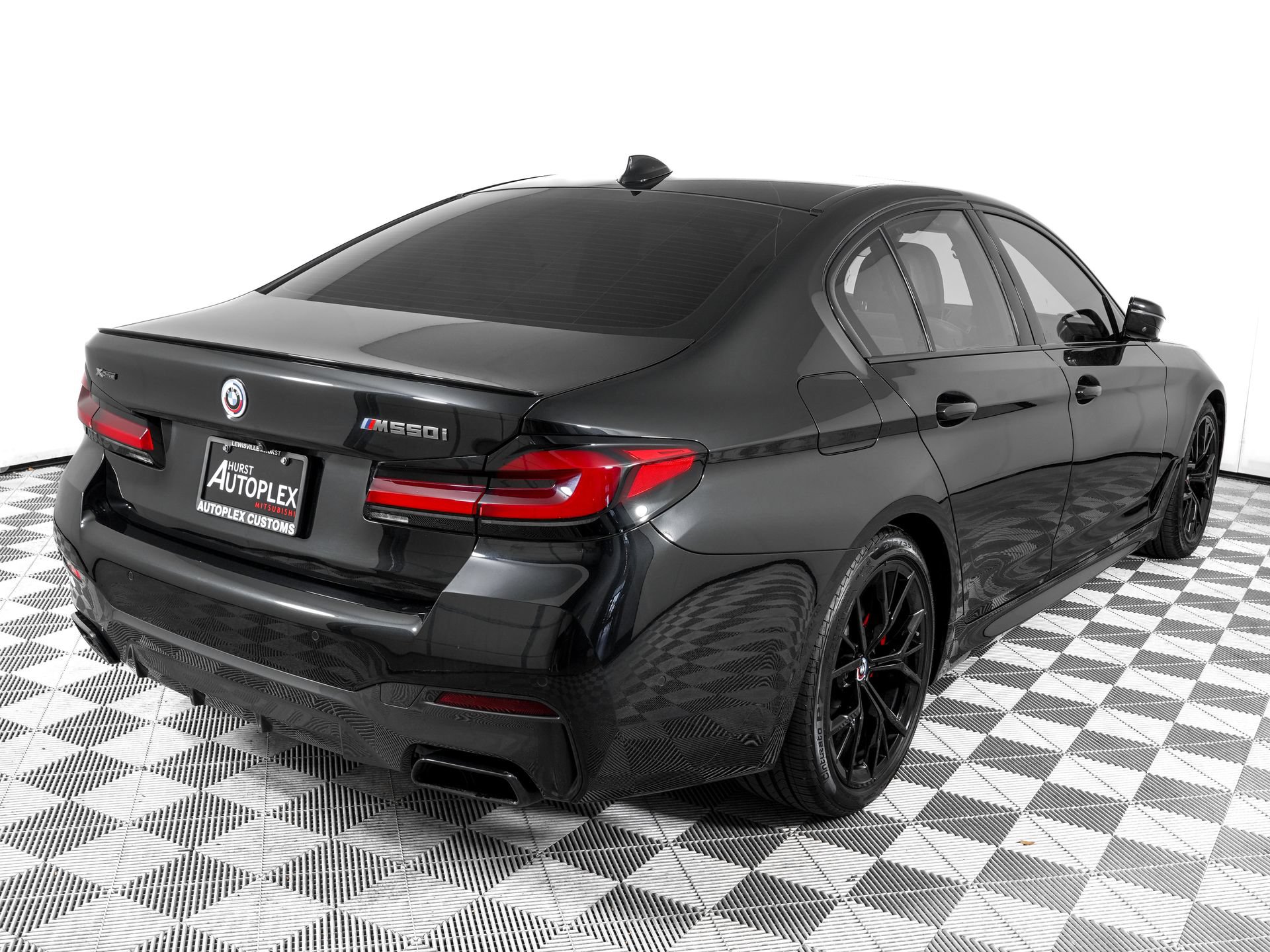 Used 2023 BMW M550i xDrive w/ Executive Package AWD/4WD image 4