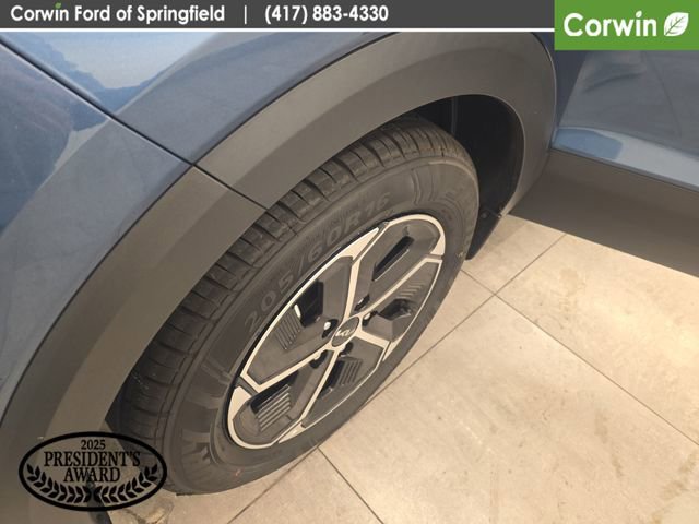 Used 2023 Kia Niro EX w/ EX Cold Weather Package FWD image 35
