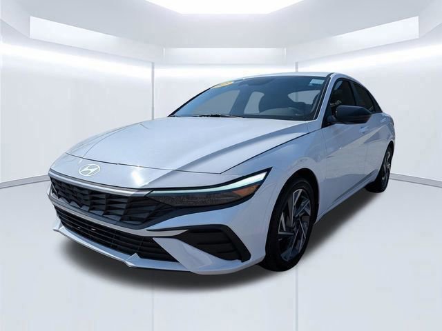 Certified 2025 Hyundai Elantra SEL FWD image 8