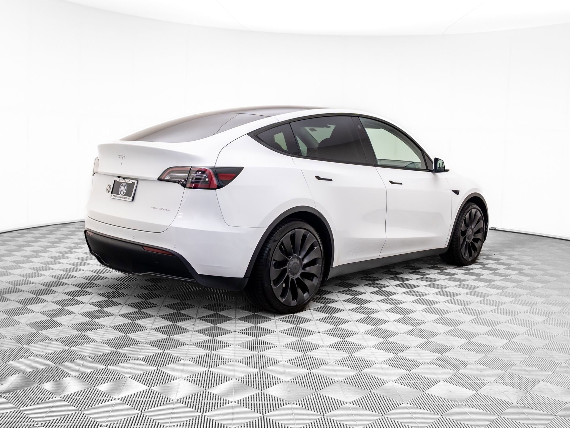 Used 2022 Tesla Model Y Long Range image 8