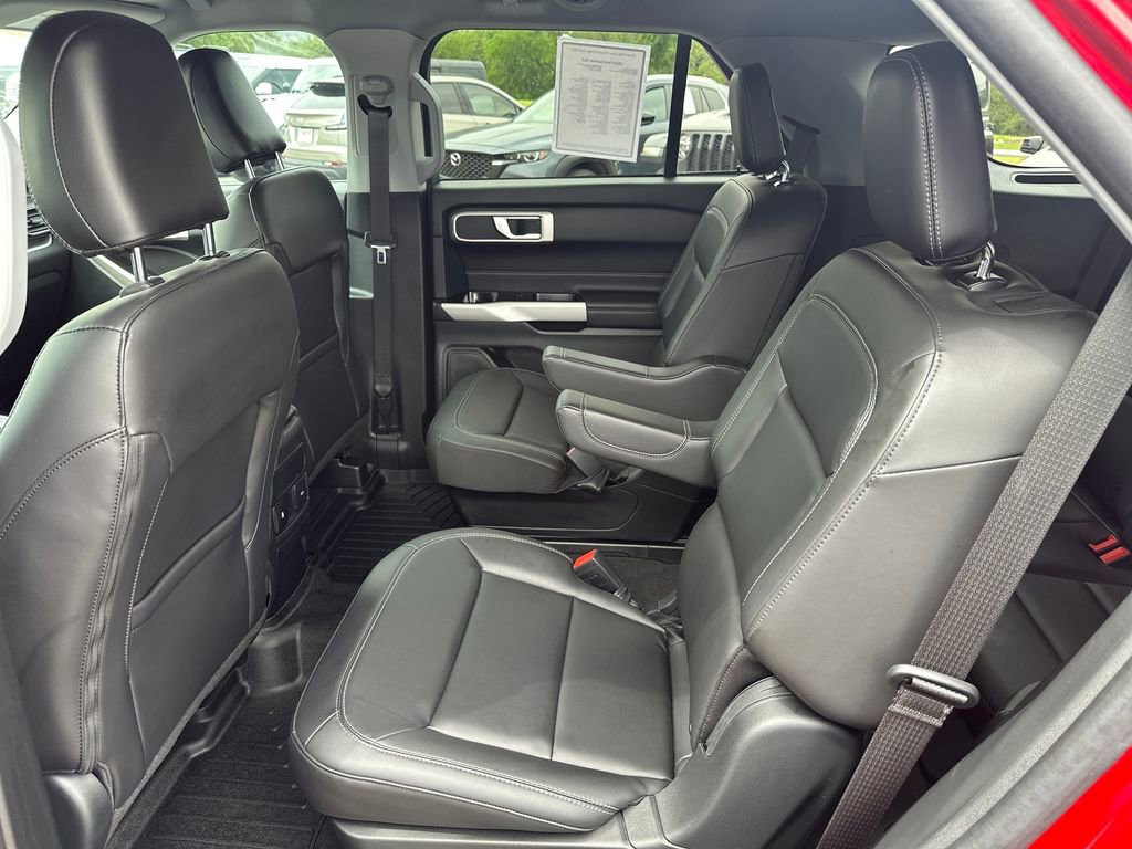 Used 2024 Ford Explorer XLT w/ Equipment Group 202A RWD image 31
