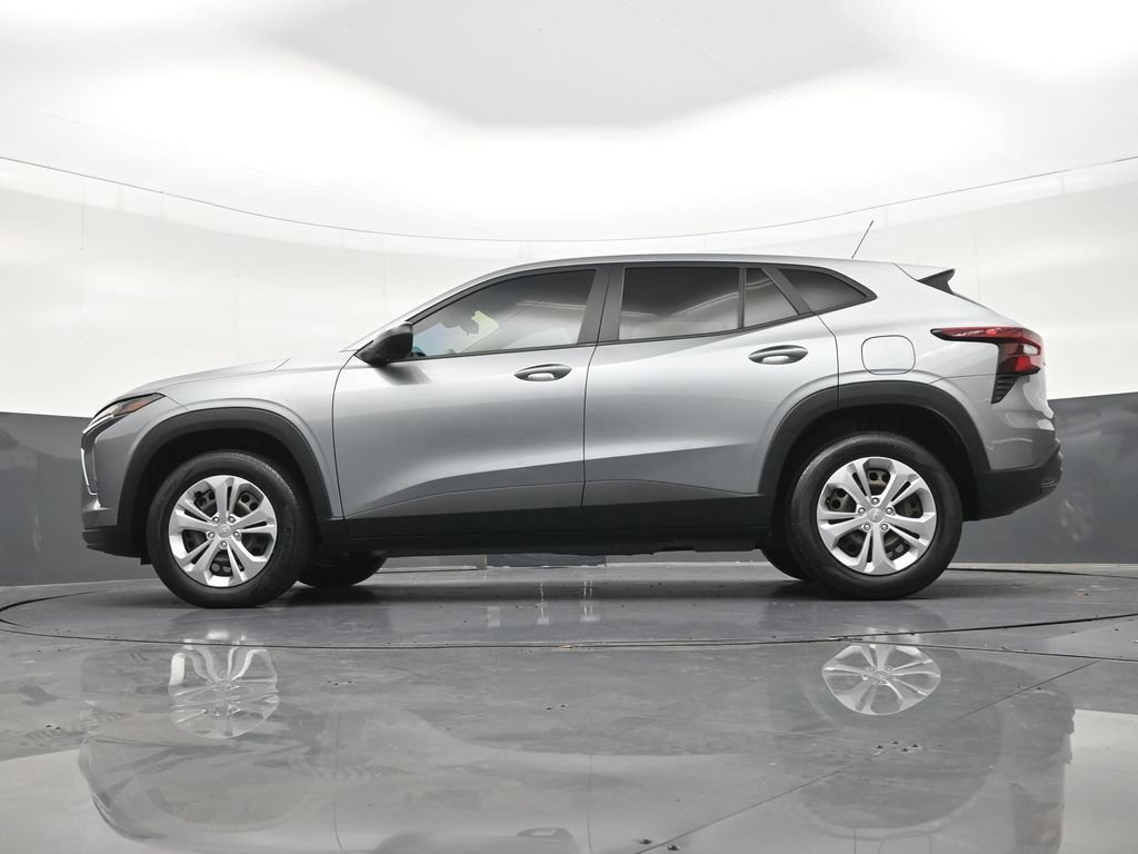 Used 2024 Chevrolet Trax LS FWD image 25