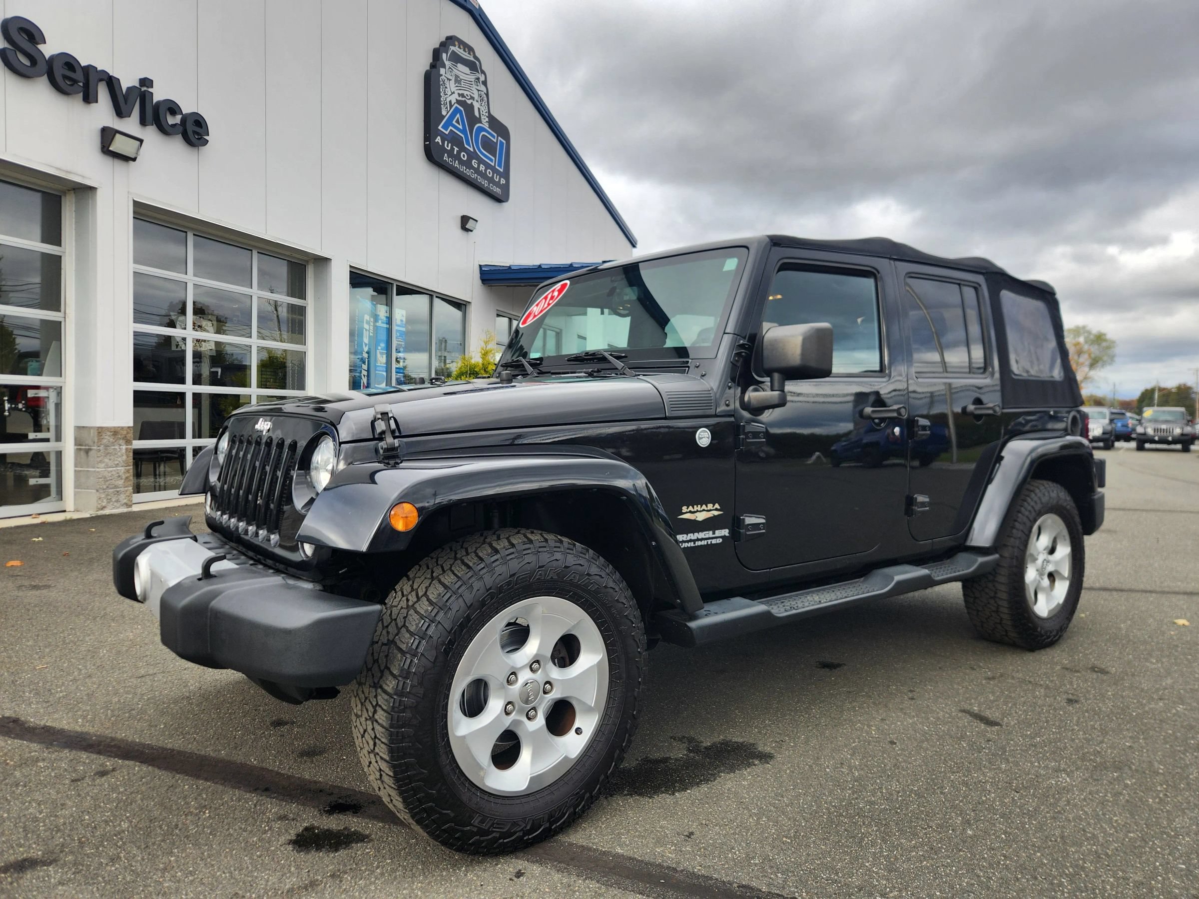 Used 2015 Jeep Wrangler Unlimited Sahara w/ Connectivity Group AWD/4WD image 2