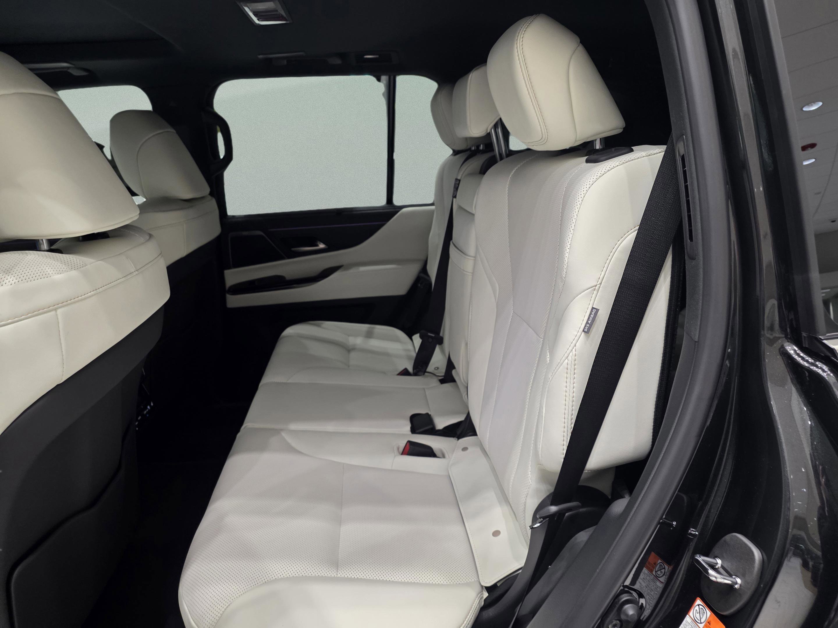 New 2026 Lexus LX 600 4WD w/ Luxury Package image 16