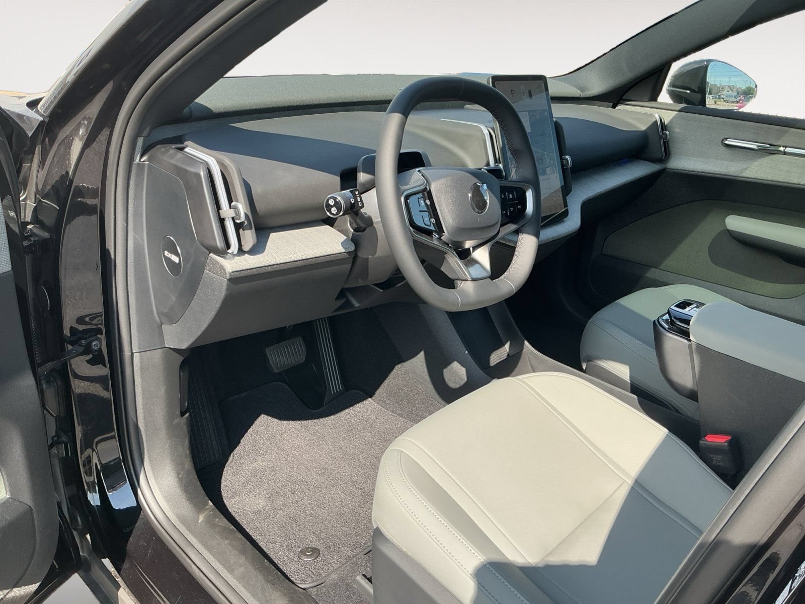 New 2025 Volvo EX30 Plus w/ Protection Package Premier AWD/4WD image 10