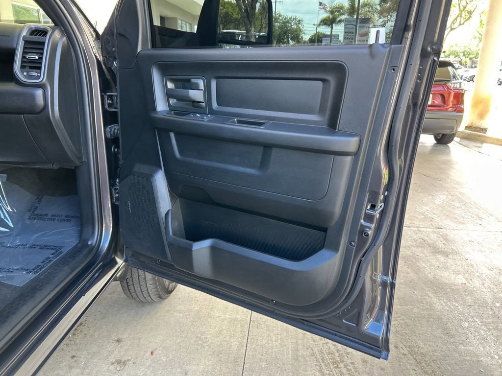 Used 2024 RAM 3500 Tradesman w/ Chrome Appearance Group image 24