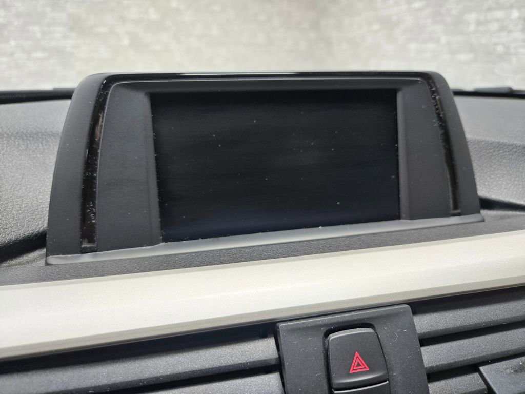 Used 2018 BMW 320i xDrive Sedan w/ Convenience Package image 21