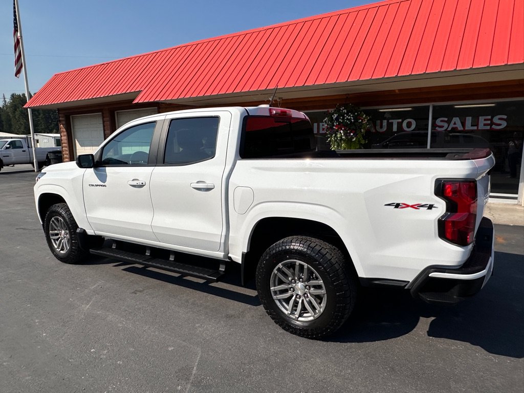 Used 2023 Chevrolet Colorado LT w/ LT Convenience Package II AWD/4WD image 8
