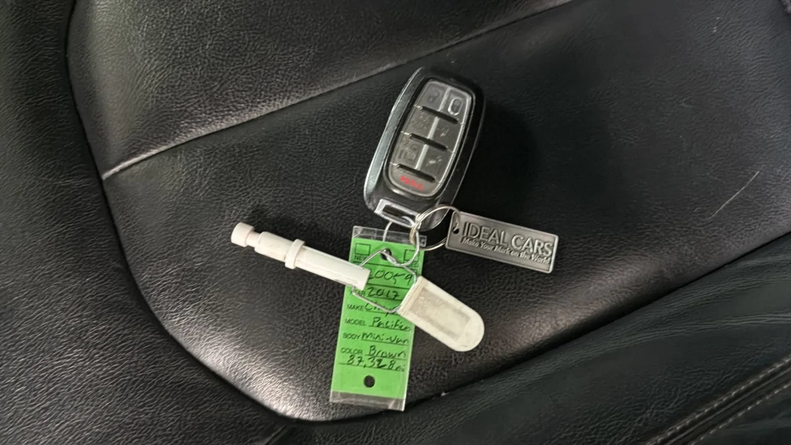 Used 2017 Chrysler Pacifica Touring-L FWD image 24