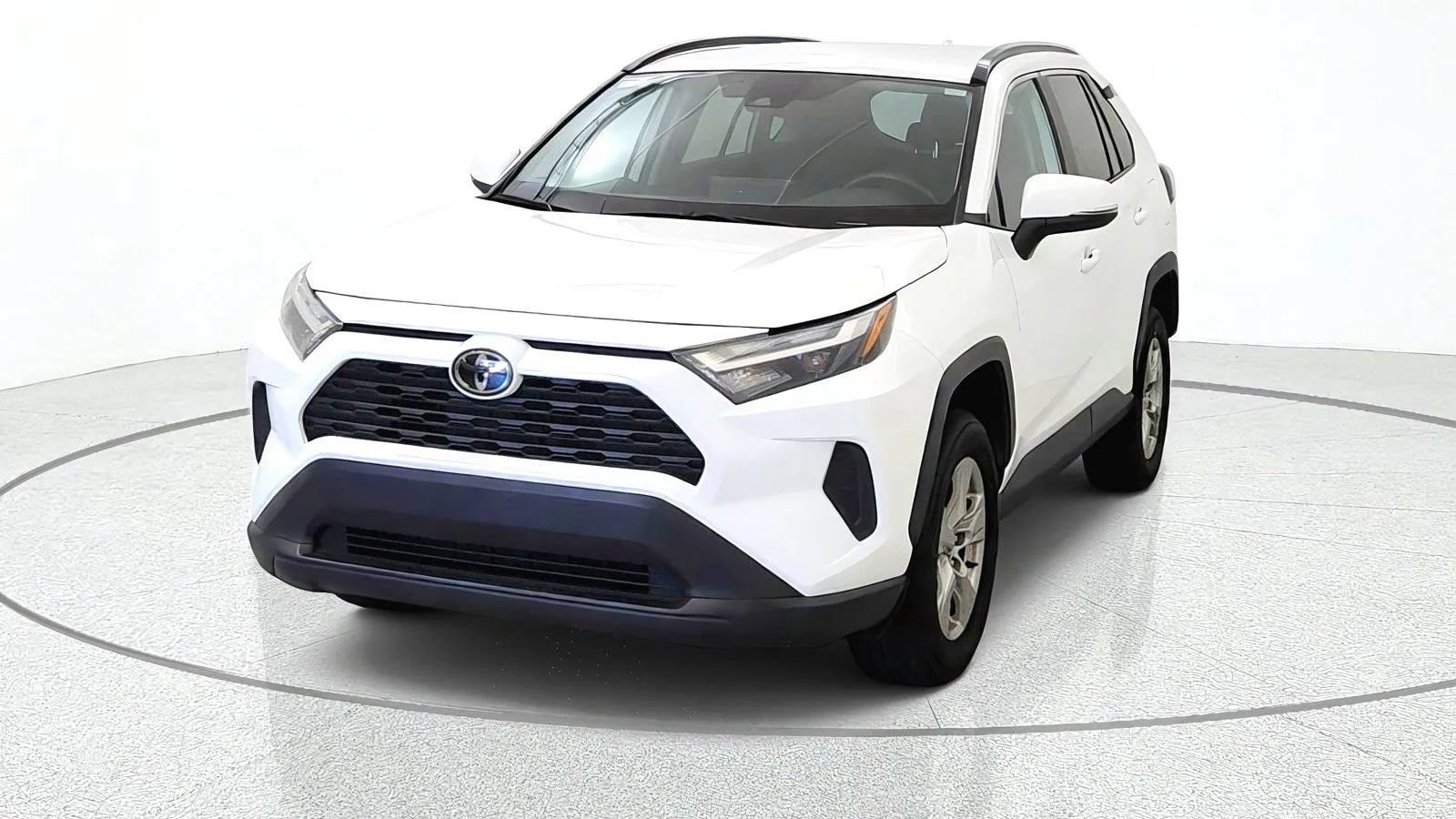 Used 2024 Toyota RAV4 XLE FWD image 3