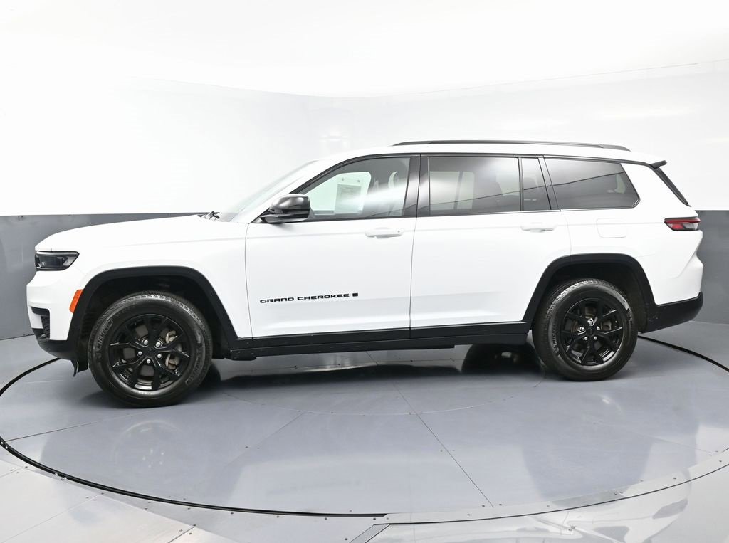 Used 2024 Jeep Grand Cherokee L Laredo image 6