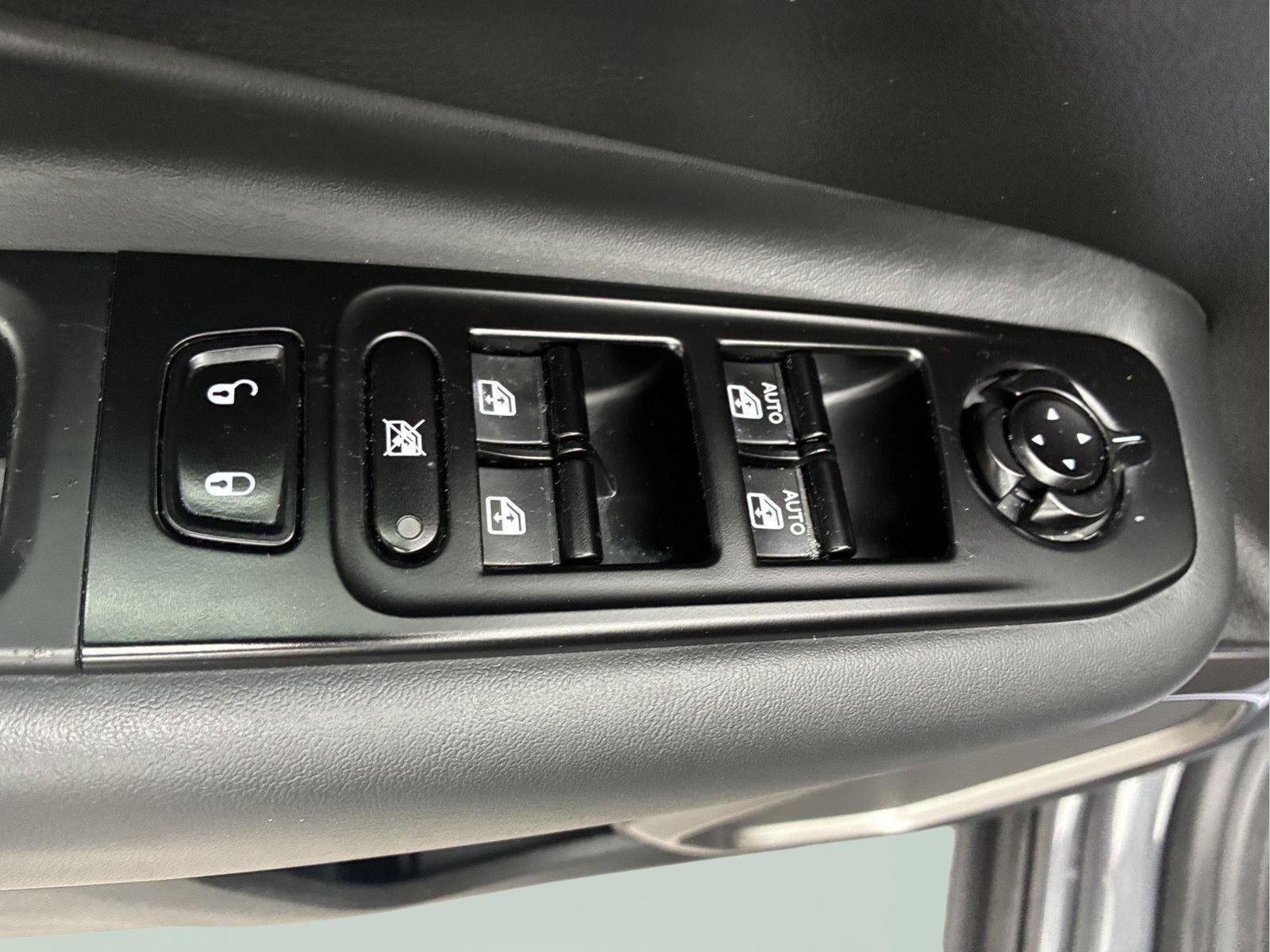 Used 2023 Jeep Renegade Latitude w/ Premium Group AWD/4WD image 15