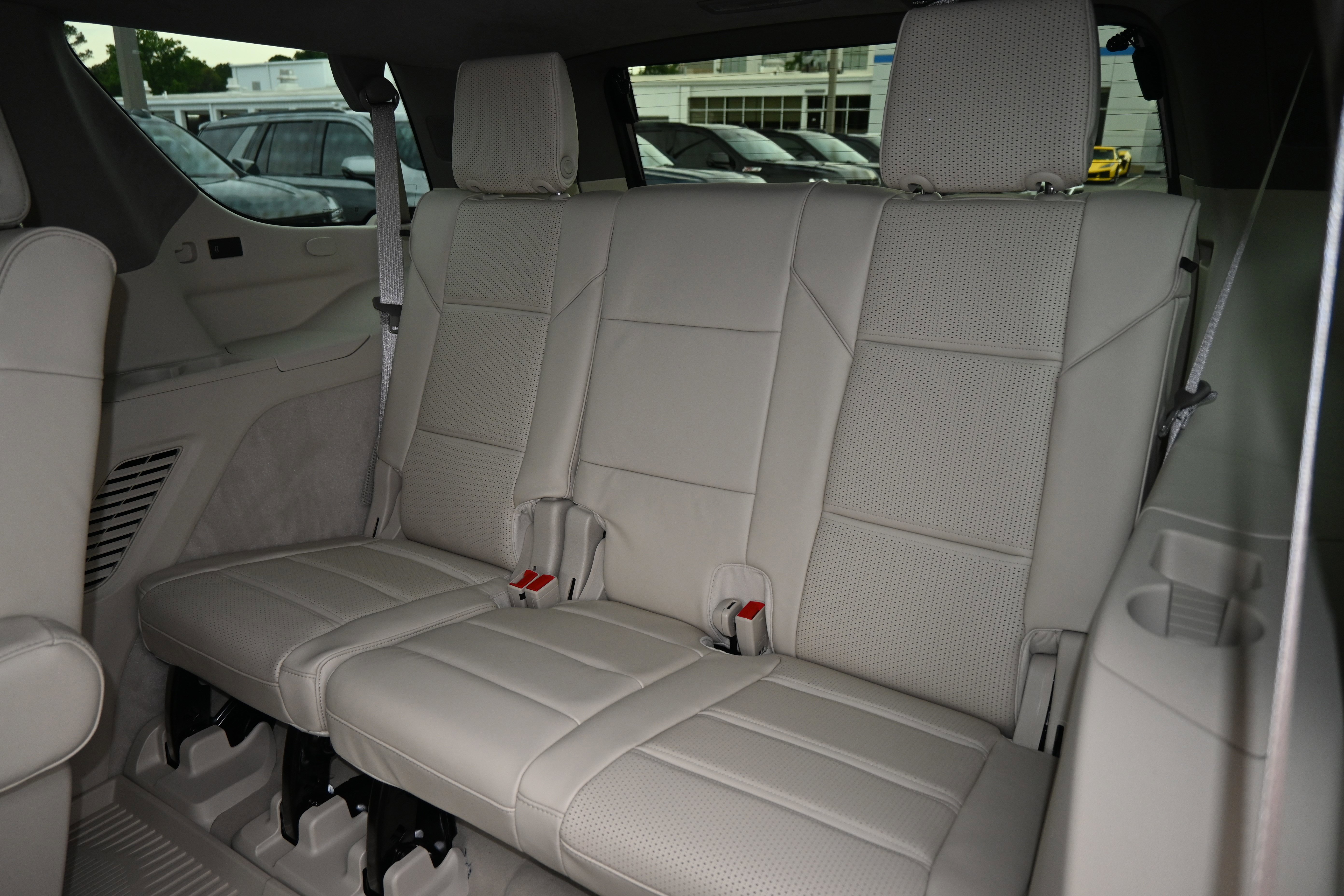 Used 2026 Cadillac Escalade Platinum Sport w/ LPO, Floor Liner Package AWD/4WD image 32