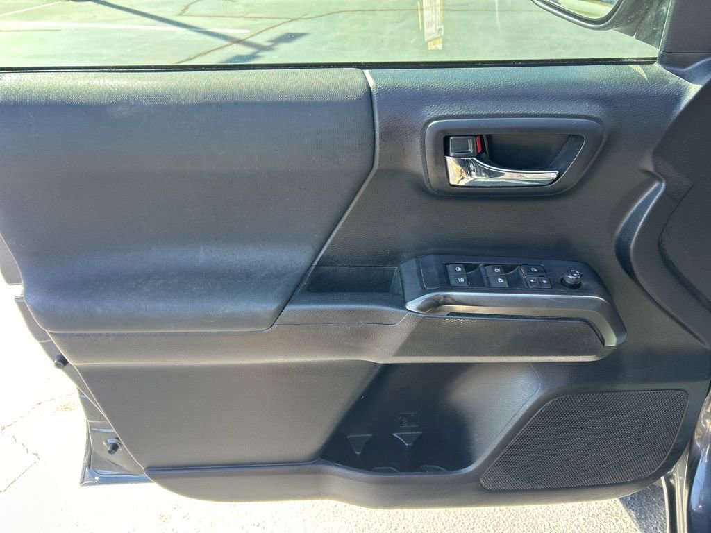 Used 2020 Toyota Tacoma TRD Sport image 3