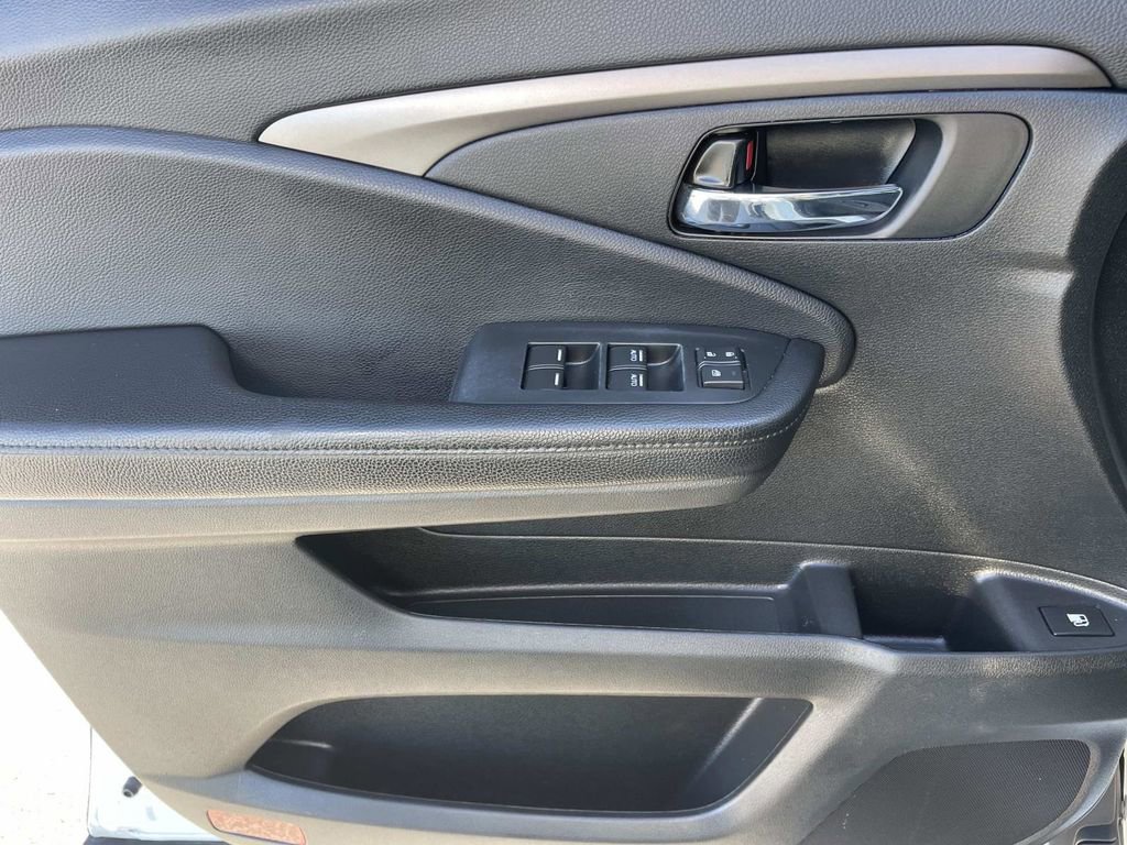 Used 2022 Honda Pilot Sport image 16