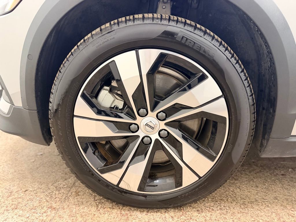 Used 2025 Volvo V60 B5 Cross Country Plus AWD/4WD image 28
