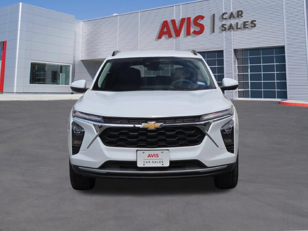 Used 2026 Chevrolet Trax LT FWD image 2