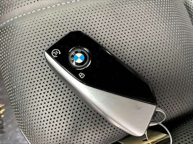Used 2023 BMW 760i xDrive w/ Parking Assistance Package AWD/4WD image 35