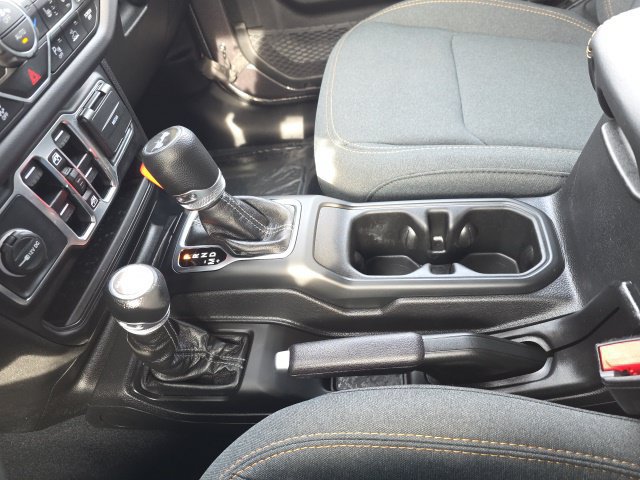Used 2025 Jeep Wrangler Unlimited Sahara w/ Safety Group AWD/4WD image 28