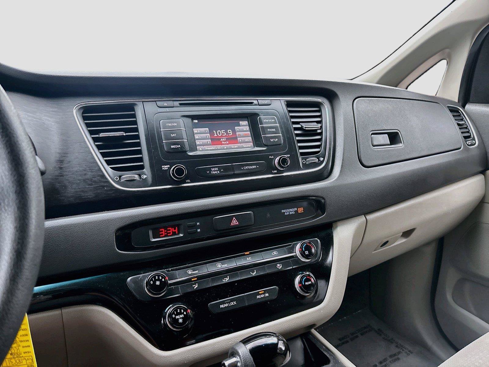 Used 2016 Kia Sedona LX w/ Option Group 020 FWD image 12