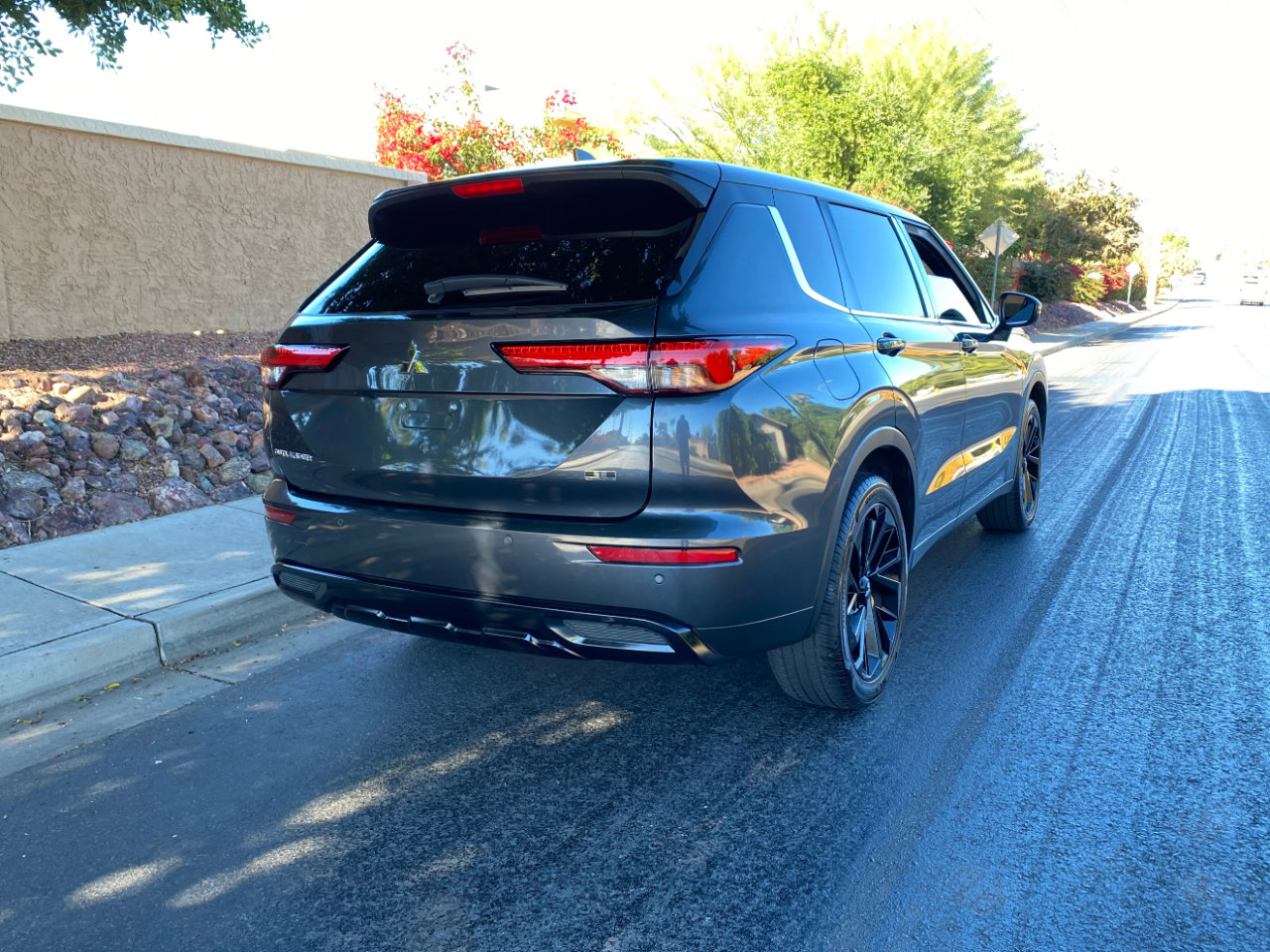 Used 2024 Mitsubishi Outlander SE Black Edition image 4