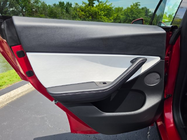 Used 2022 Tesla Model Y Long Range AWD/4WD image 36