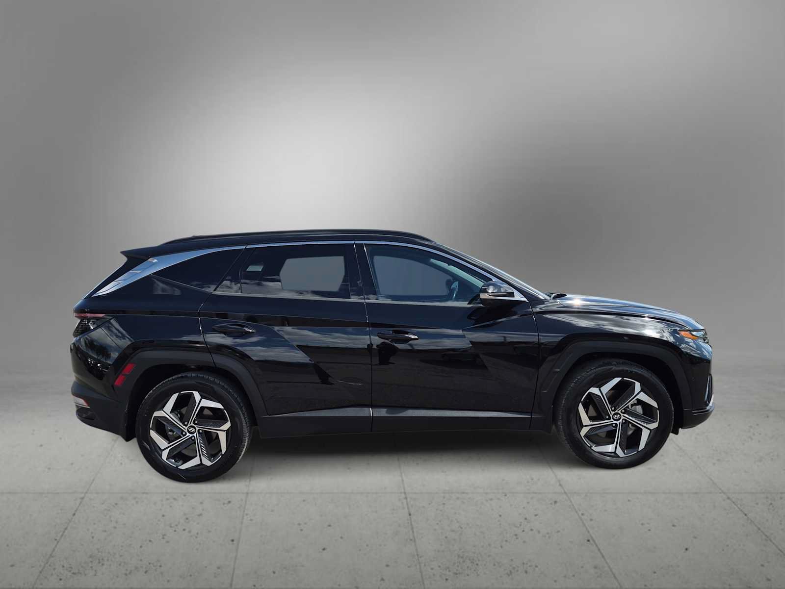 Certified 2022 Hyundai Tucson Limited w/ Cargo Package FWD image 9