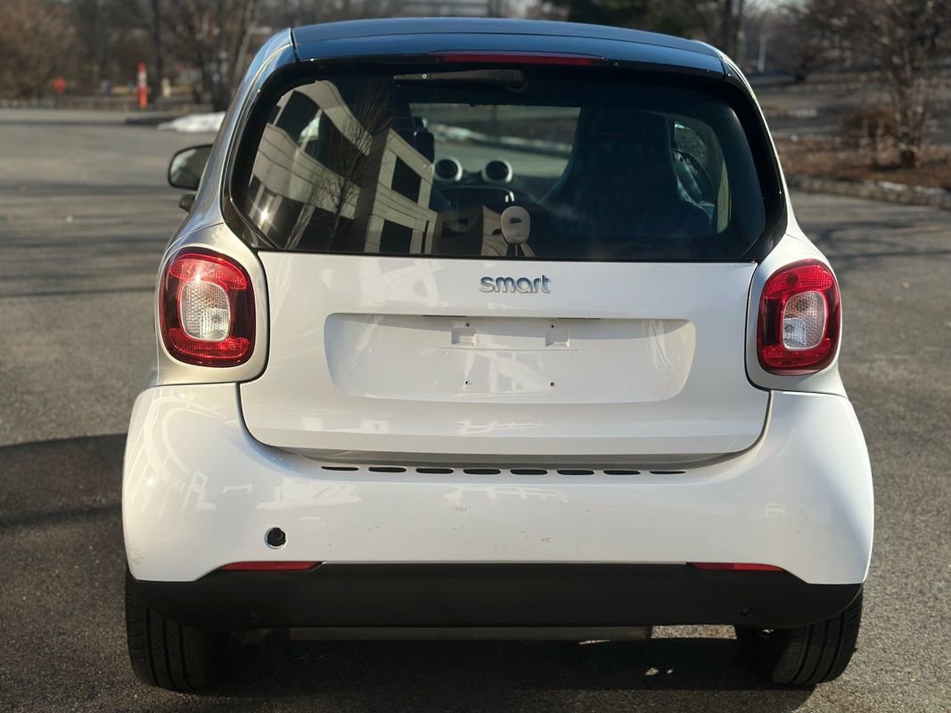 Used 2016 smart fortwo pure image 6