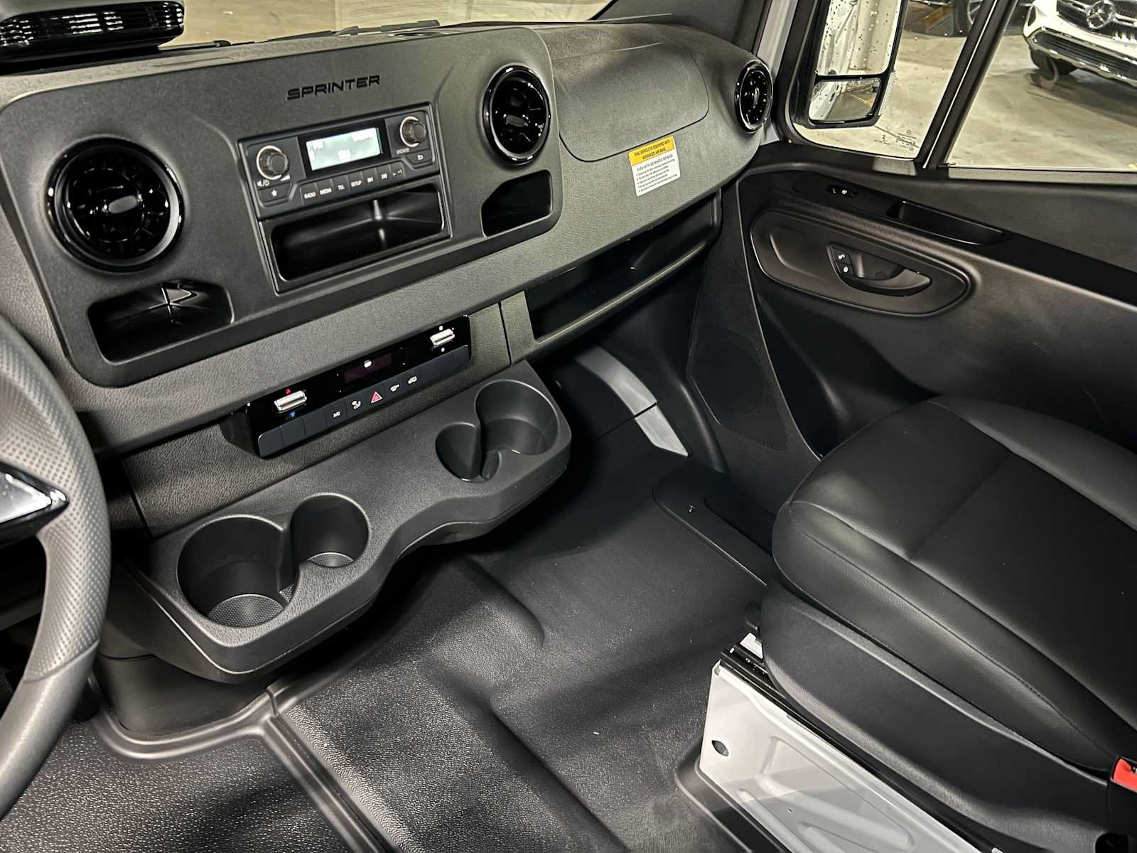 Used 2025 Mercedes-Benz Sprinter 2500 image 30