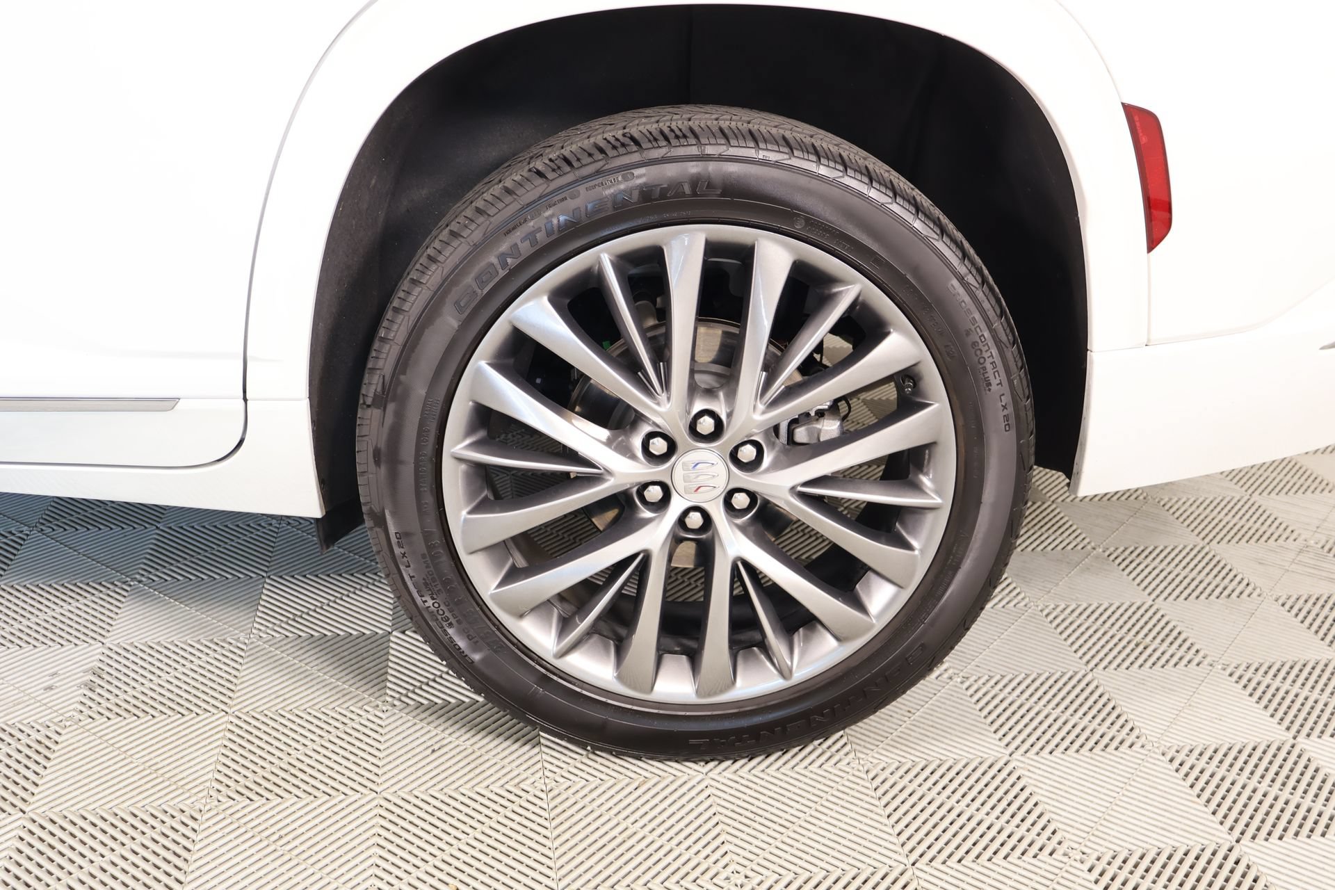 Used 2025 Buick Enclave Avenir FWD image 20