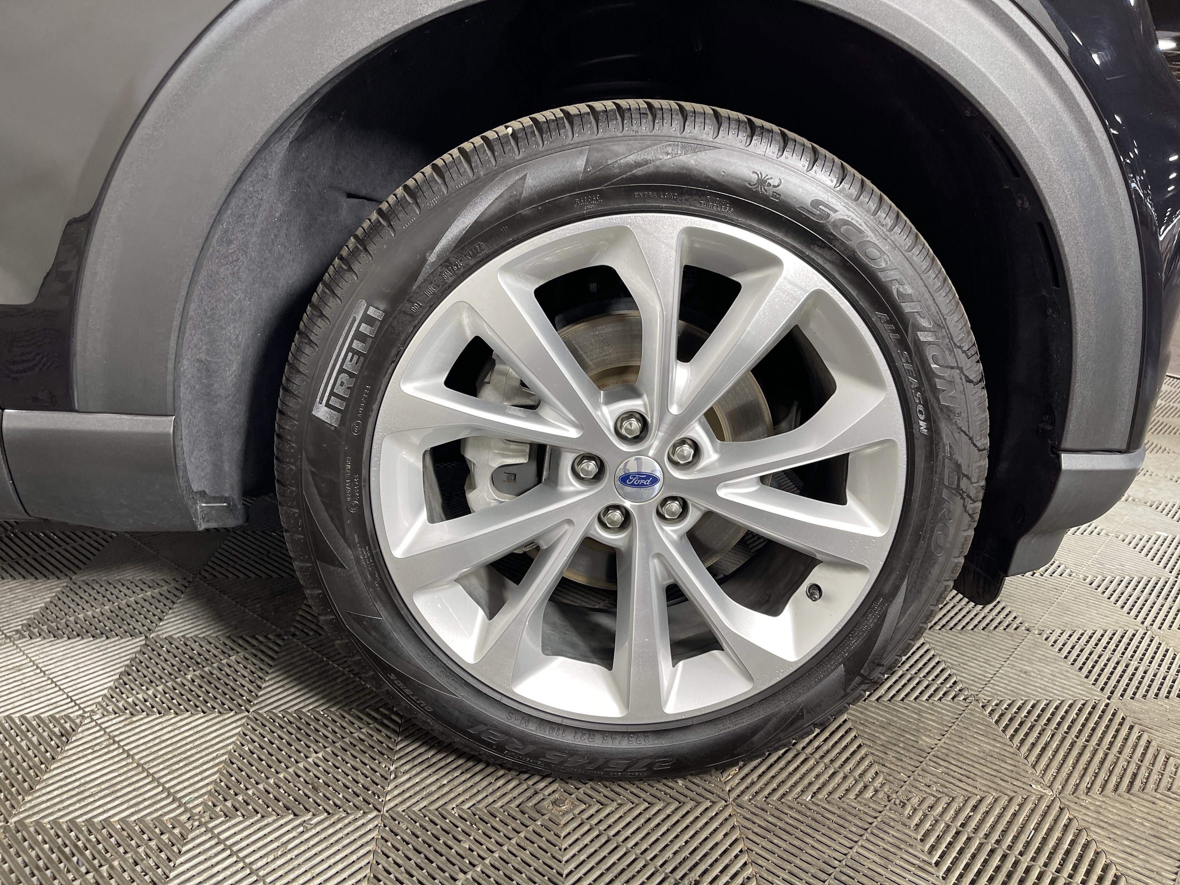 Used 2024 Ford Explorer Platinum w/ Technology Package image 9