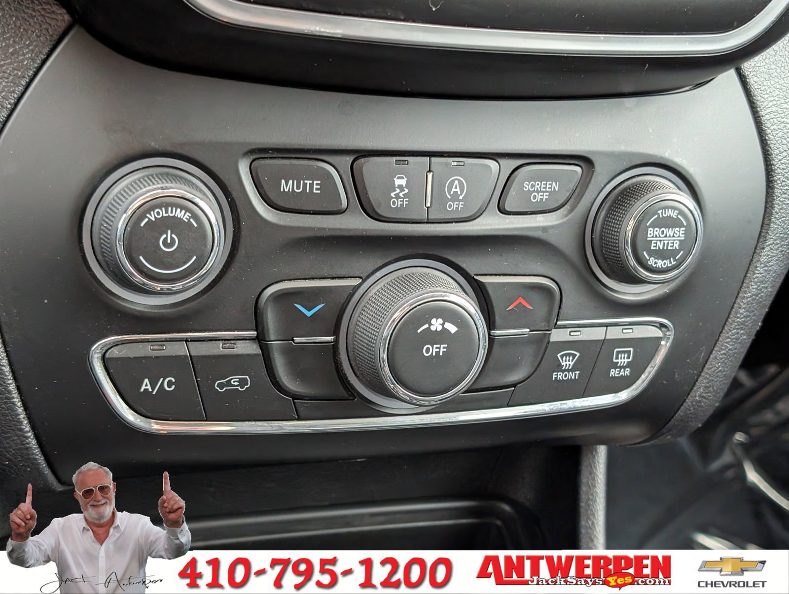 Used 2020 Jeep Cherokee Latitude Plus image 25