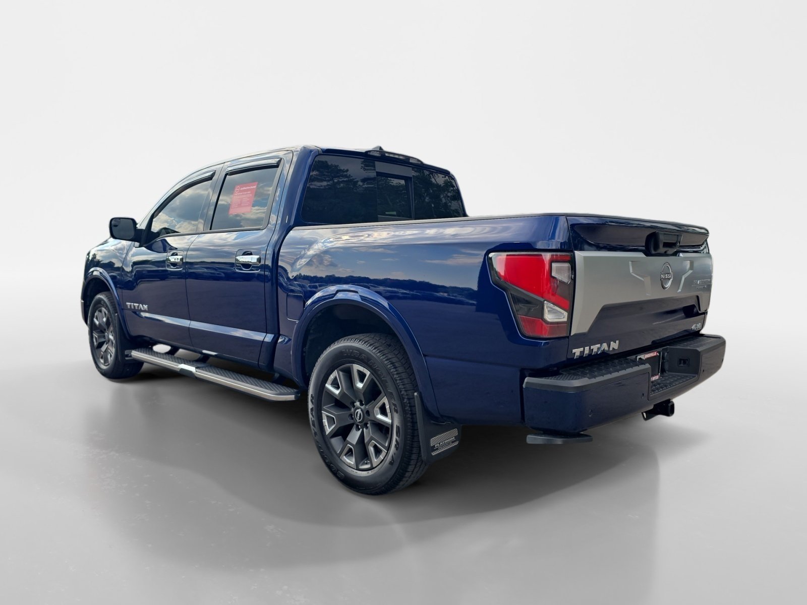 Certified 2023 Nissan Titan Platinum Reserve w/ Moonroof Package AWD/4WD image 3