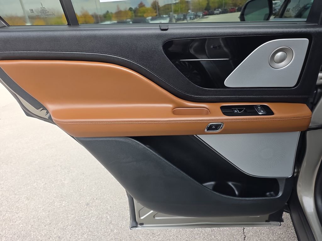 Used 2023 Lincoln Aviator Reserve w/ Equipment Group 201A image 35