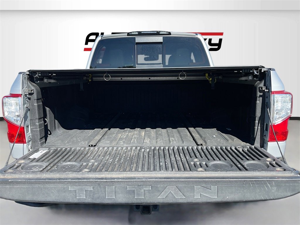 Used 2020 Nissan Titan SV w/ SV Convenience Package image 26