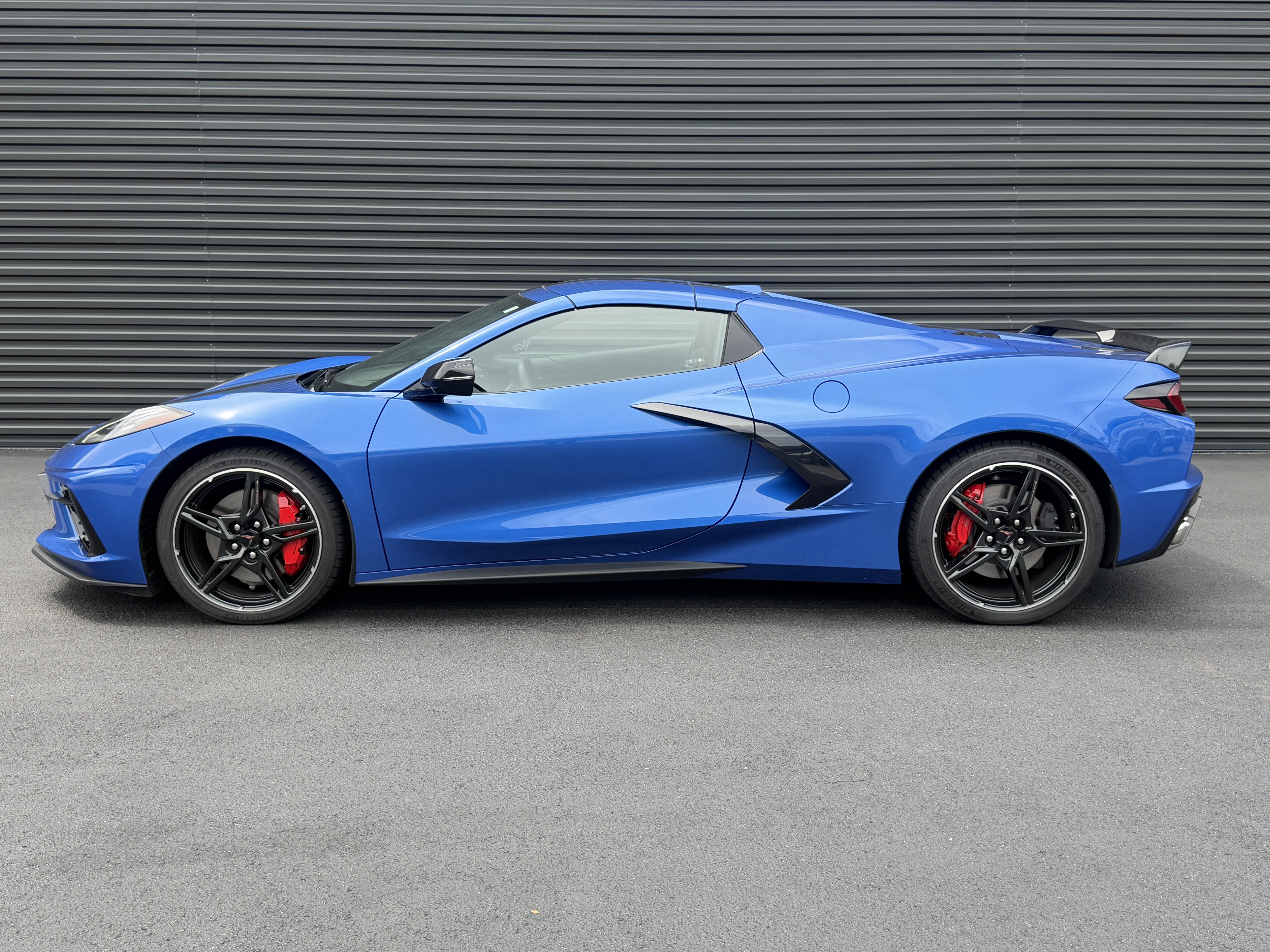 Used 2021 Chevrolet Corvette Stingray Convertible w/ Z51 Performance Package RWD image 2