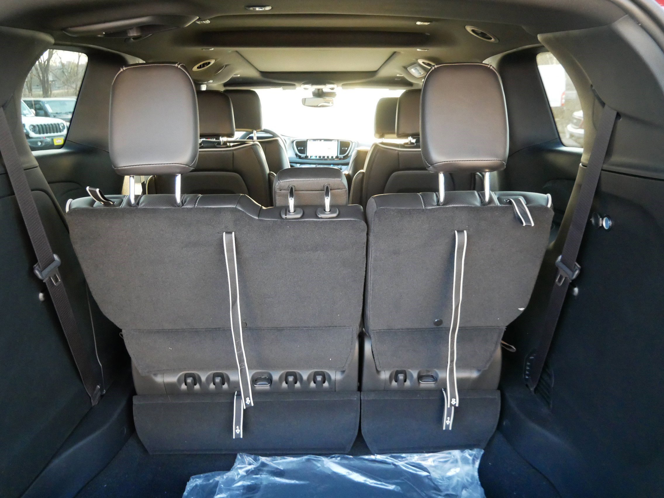 New 2026 Chrysler Pacifica Limited FWD image 11