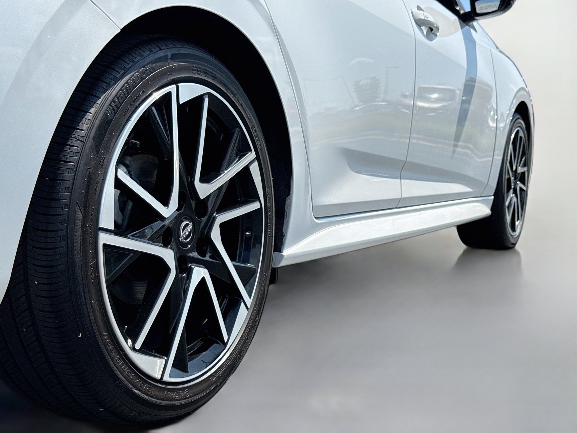 Certified 2025 Nissan Sentra SR FWD image 14