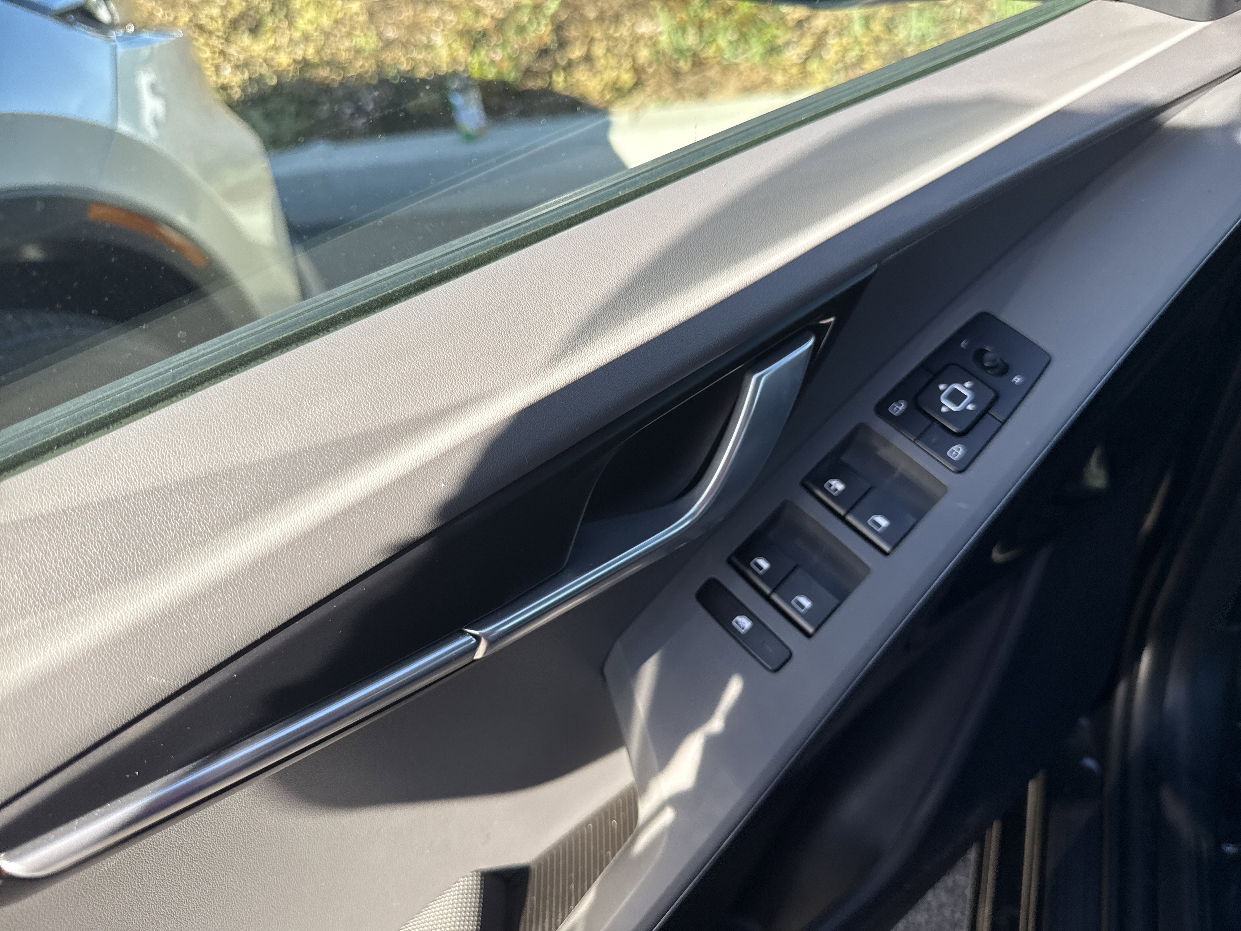 Used 2023 Kia Niro EX image 19