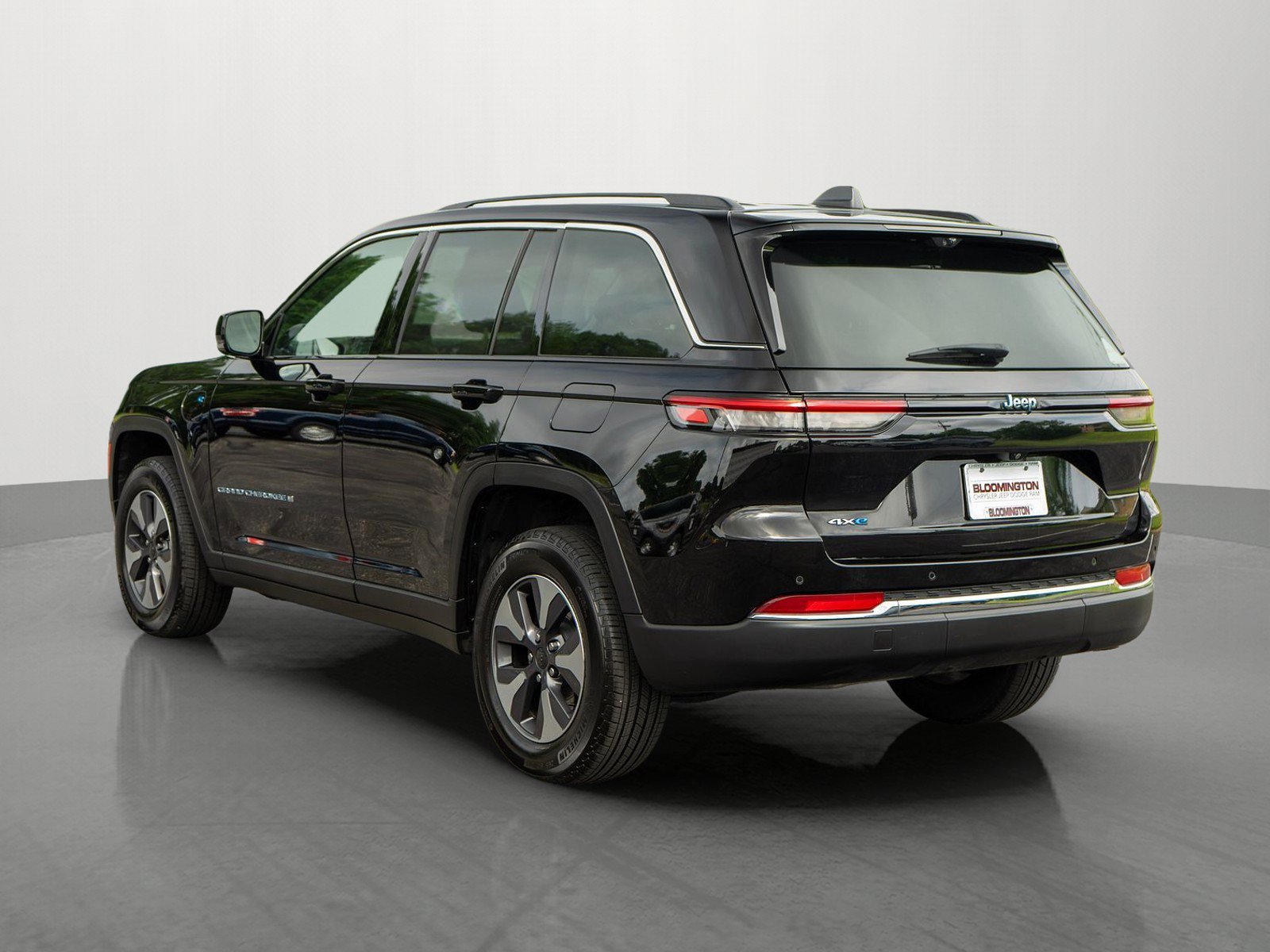 Used 2022 Jeep Grand Cherokee Limited 4xe w/ Luxury Tech Group II AWD/4WD image 5