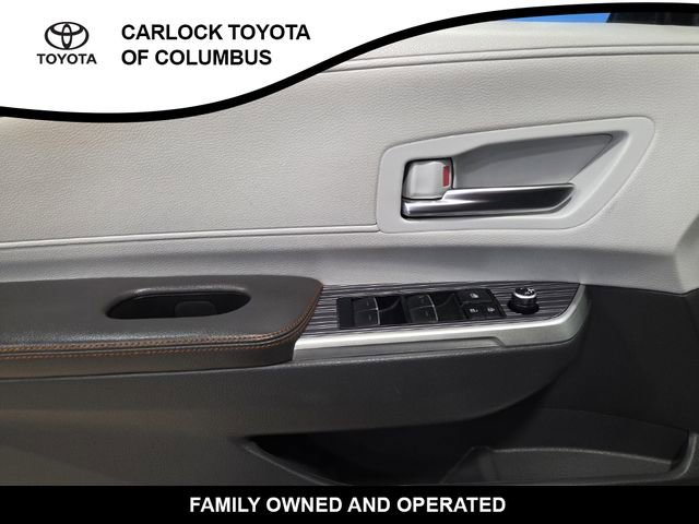 Used 2021 Toyota Sienna XSE w/ XSE Plus Package image 11
