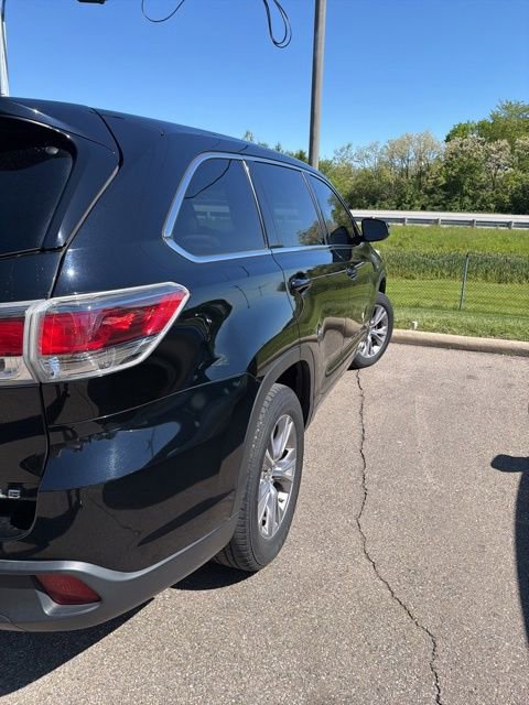Used 2015 Toyota Highlander Plus FWD image 5