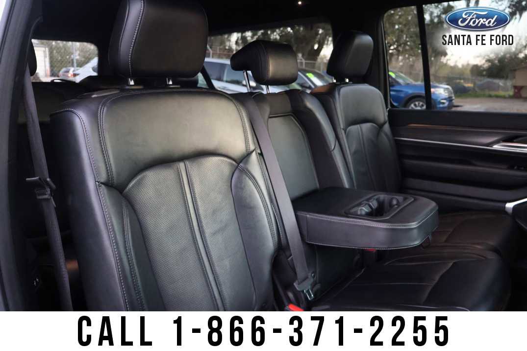 Used 2024 Jeep Wagoneer L Series II w/ Flexible Seating Group AWD/4WD image 21