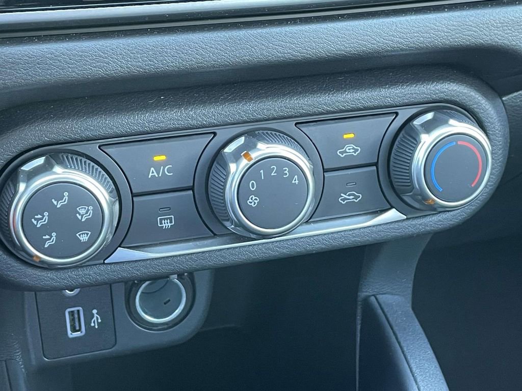 Used 2025 Nissan Versa S w/ Trunk Package image 27