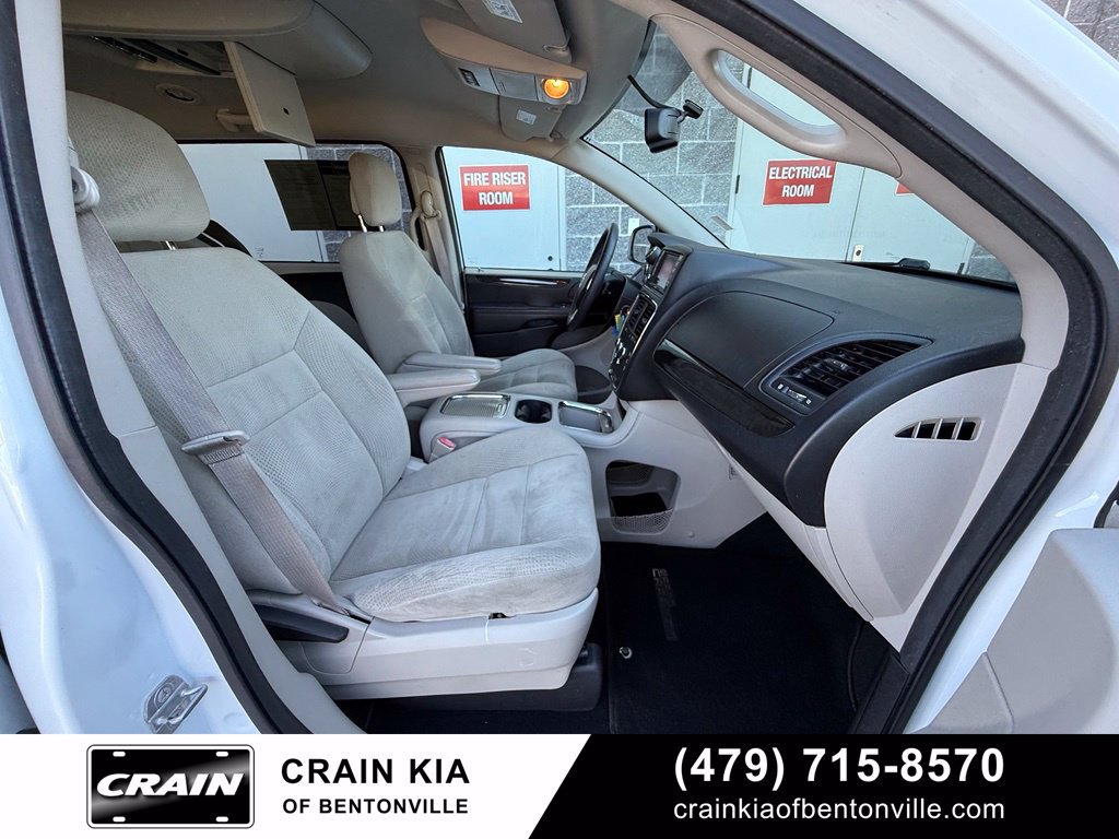 Used 2014 Dodge Grand Caravan SXT w/ UConnect Hands-Free Group FWD image 32