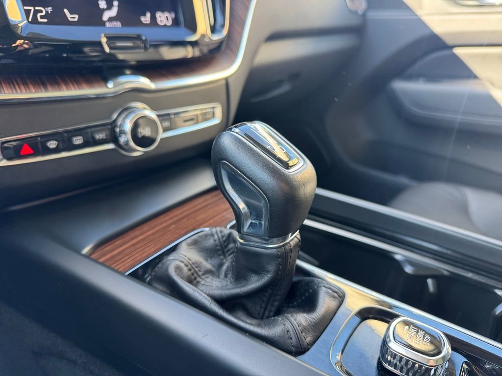 Used 2021 Volvo XC60 T5 Momentum image 15