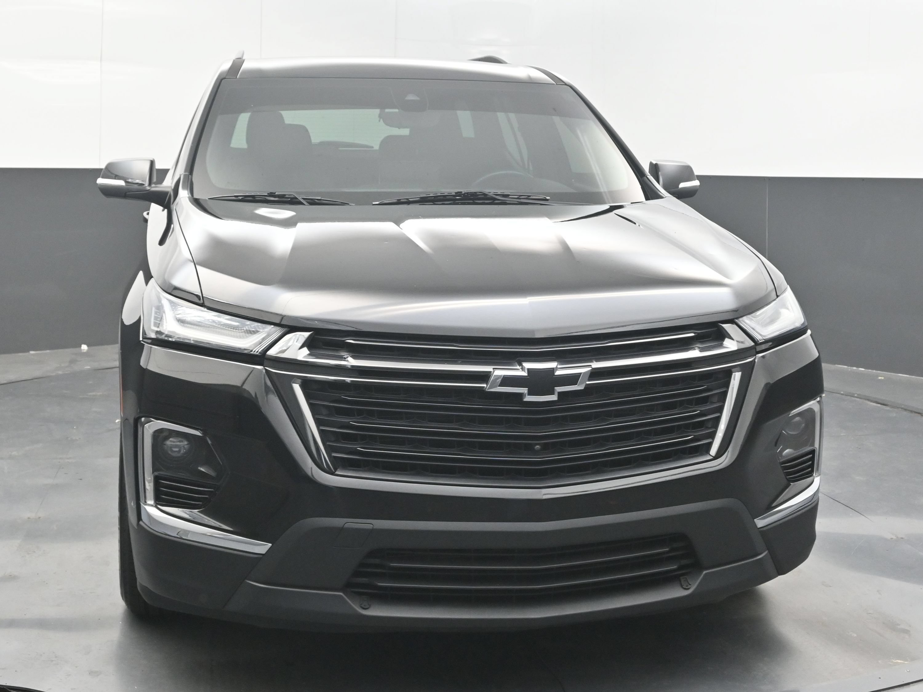 Used 2023 Chevrolet Traverse LT FWD image 3