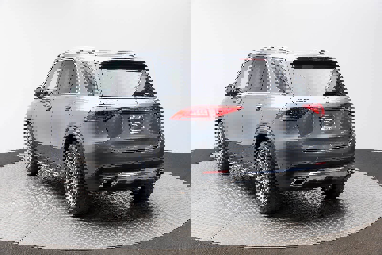 Used 2022 Mercedes-Benz GLE 350 4MATIC w/ Premium Package image 4