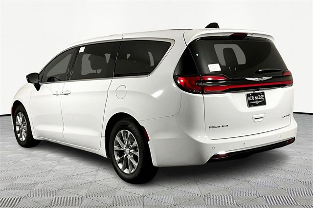 New 2026 Chrysler Pacifica Limited image 4